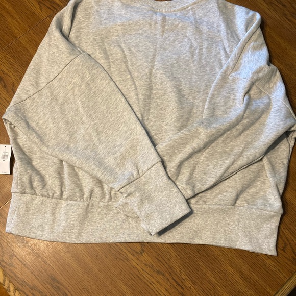 Old Navy Women’s Sweatshirt - Picture 7 of 7